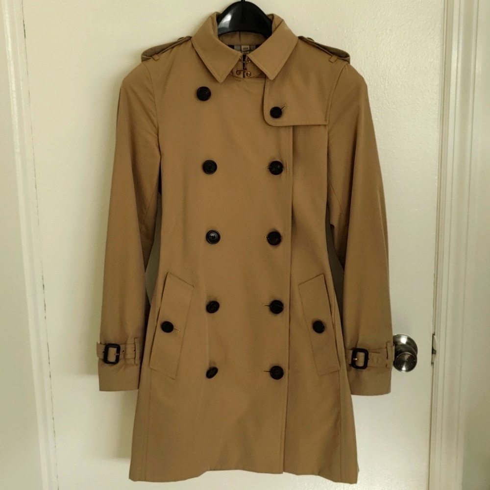 Women Burberry Kensington Trench coat size 36